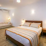 Elaionas Stone Appartement *